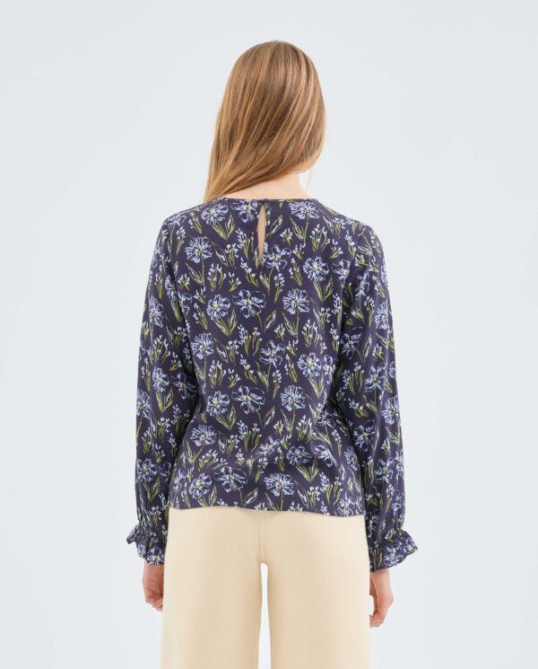 Blusa con estampado floral azul