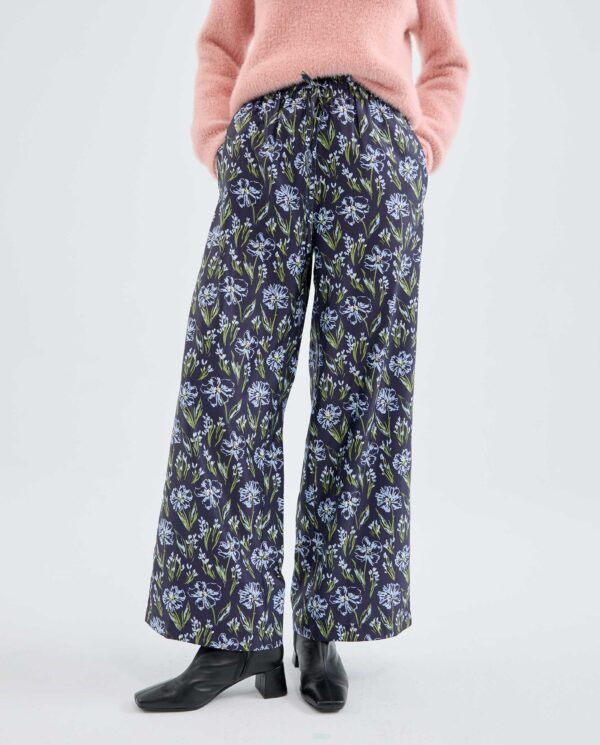 Pantalon largo recto con estampado floral