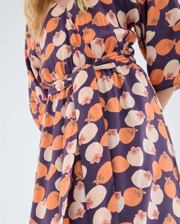 Vestido midi con estampado de caquis