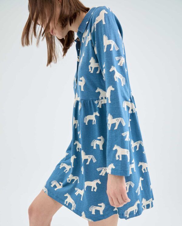 Vestido corto camisero con estampado de caballos