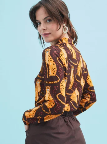 Camisa estampado de leopardos, en tonos marrones. Ideal para el otoño