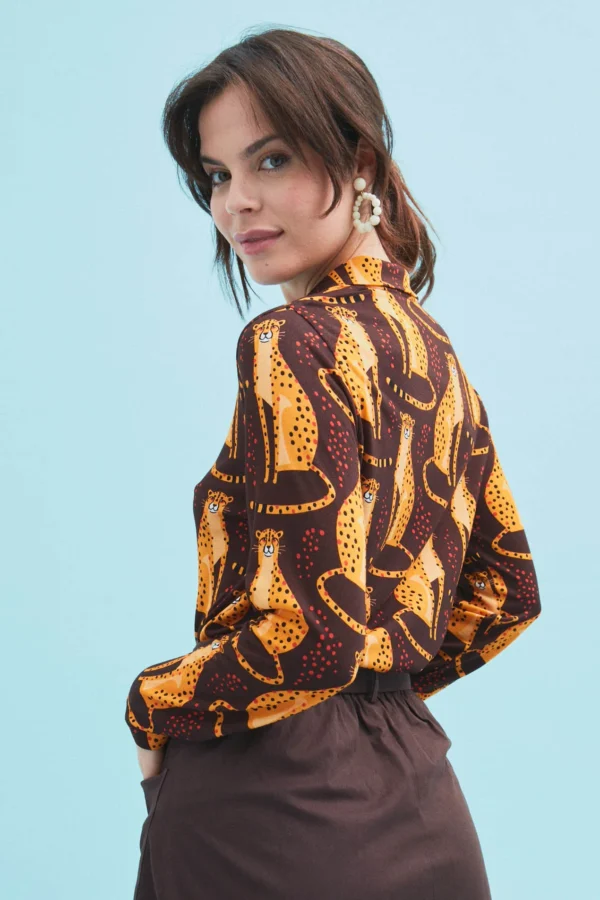 Camisa estampado de leopardos, en tonos marrones. Ideal para el otoño